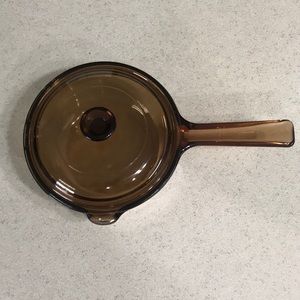 Vision Corning USA 1L pot with pour spout and lid